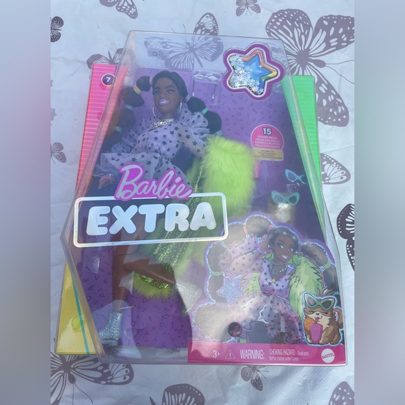 Barbie Extra Doll #7 Curvy - Pomeranian Pet - Picture 2 of 6